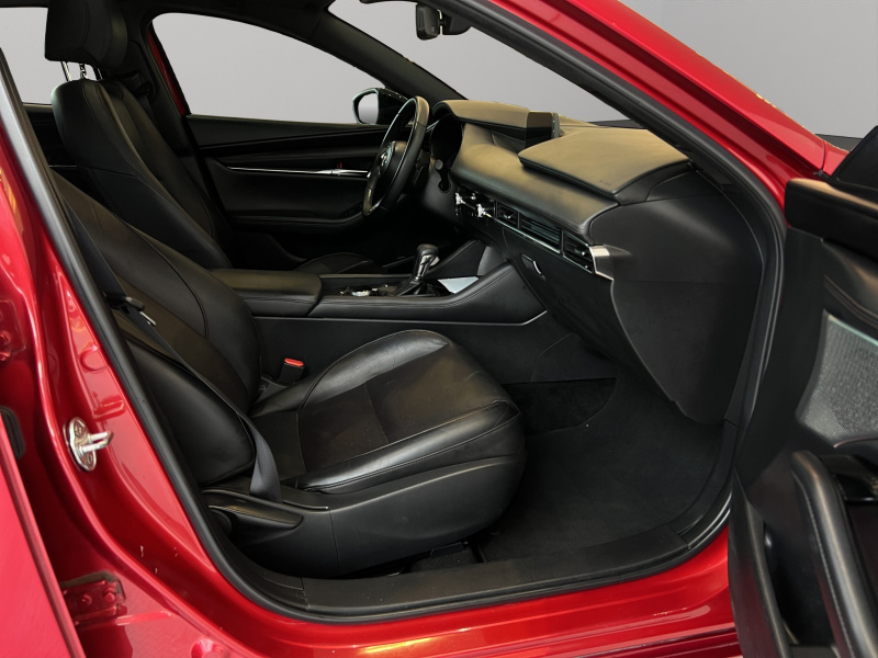 Mazda Mazda 3 5 pts. HB Signature, 2.5T, TA, piel, s. Bose, RA-18, 4x4 2023